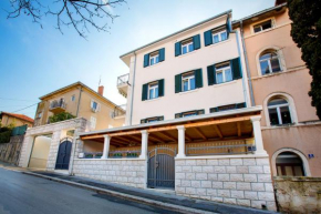 Гостиница Apartments Dora  Сплит
